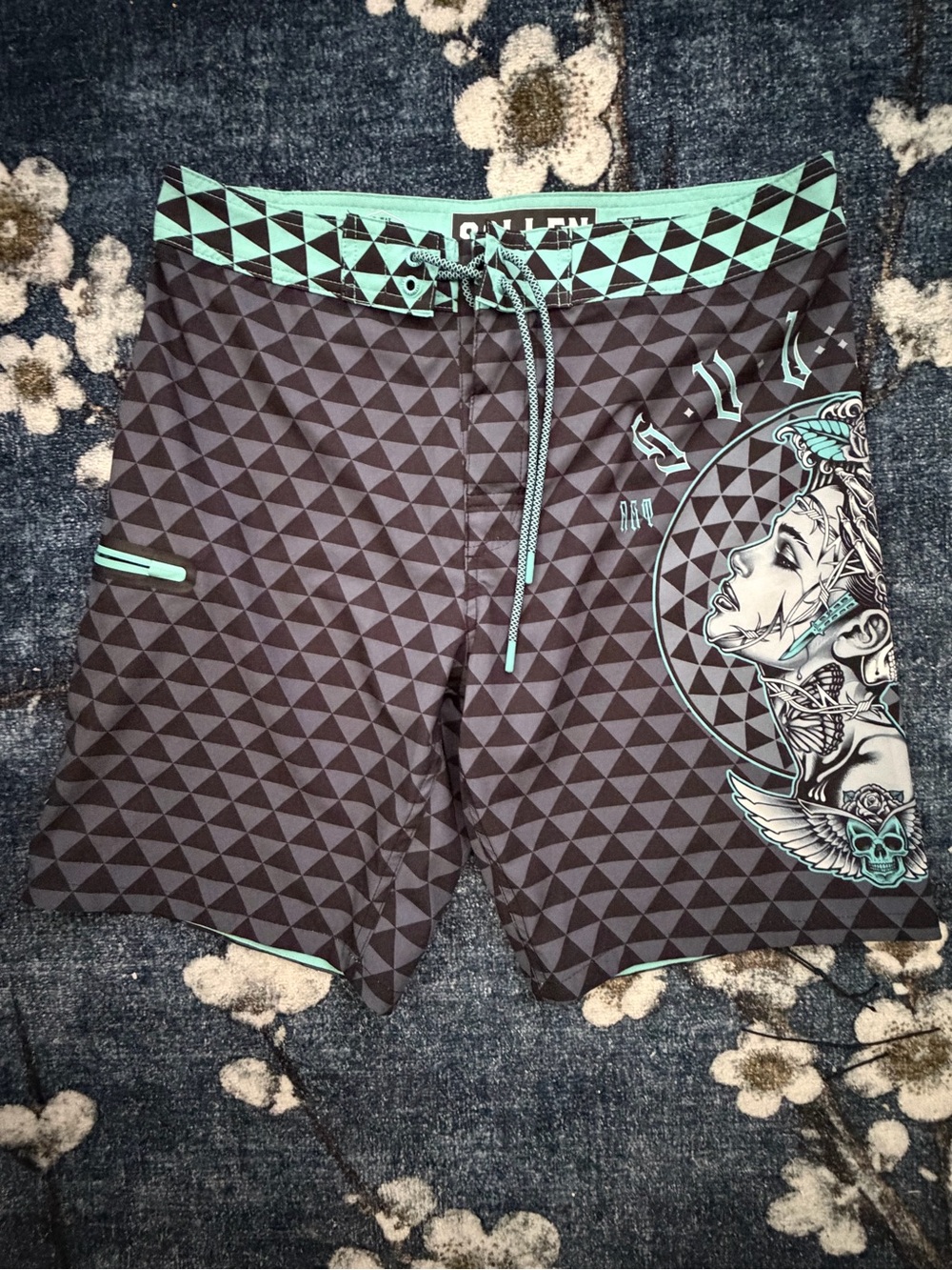 Men's Black & Aqua Geometric Graphic Board Shorts
